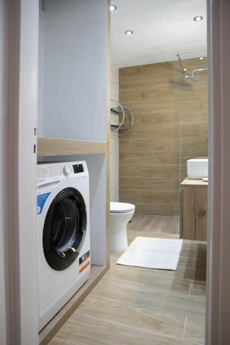 Stylish And Comfortable Apartment เอเธนส์ ภายนอก รูปภาพ