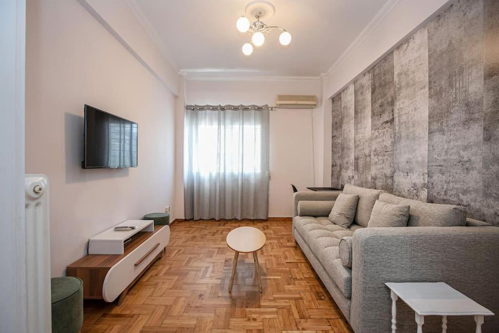 Stylish And Comfortable Apartment เอเธนส์ ภายนอก รูปภาพ