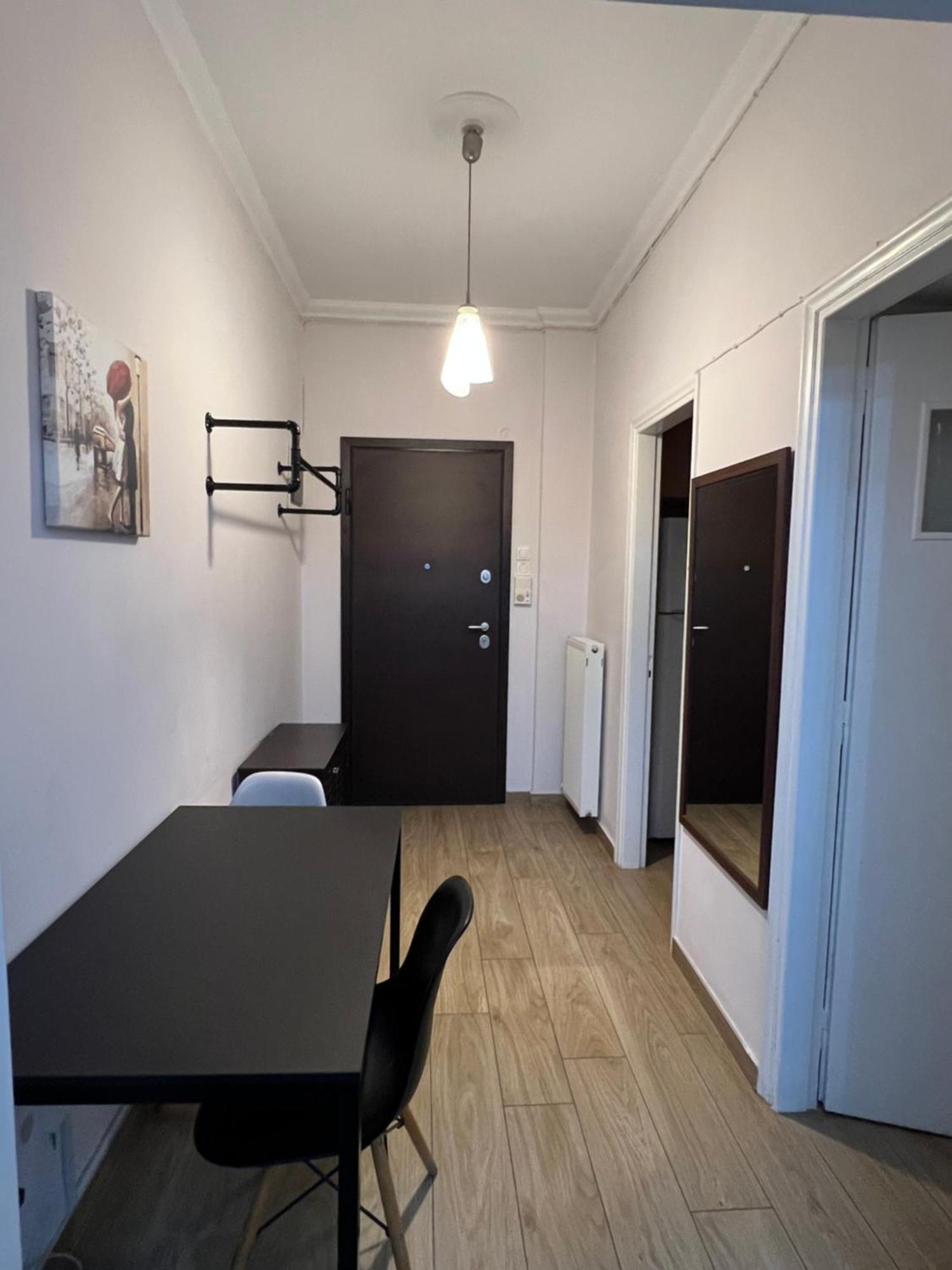 Stylish And Comfortable Apartment เอเธนส์ ภายนอก รูปภาพ